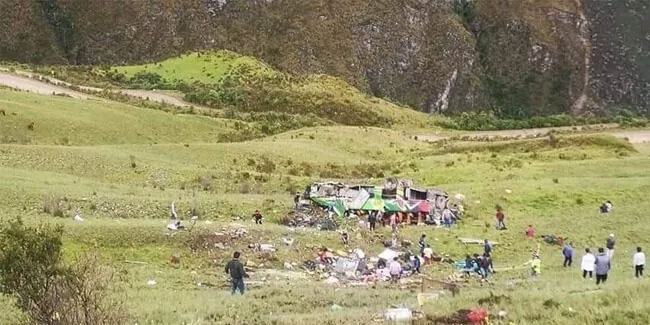 Peru'da yolcu otobüsü vadiye yuvarlandı: 22 ölü