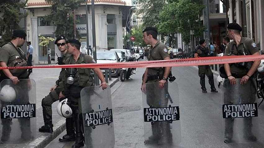 Yunanistan'da banka soyguncusu albay çıktı!