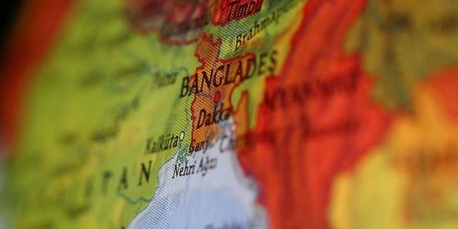 Hindistan'daki başörtüsü yasağı Bangladeş'te protesto edildi