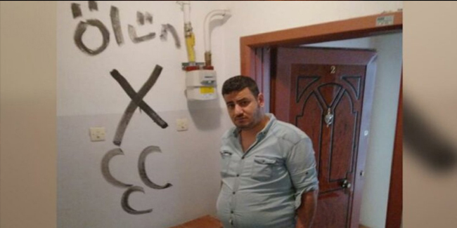 CHP İl Başkanlığı çalışanının kapısına üç hilal çizilip 'ölün' yazıldı!
