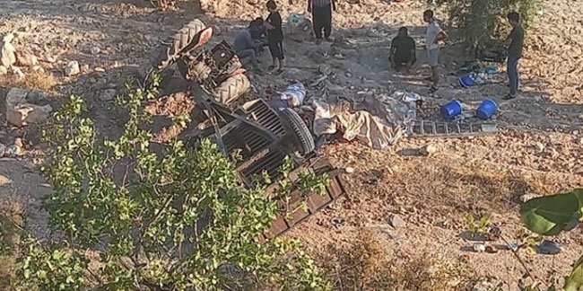 Gaziantep'te traktör devrildi: 2 kişi öldü, yaralılar var