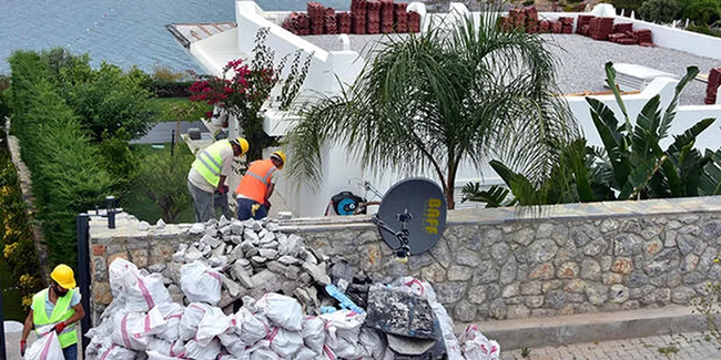 Yılmaz Özdil'in villasındaki kaçak eklentilerin yıkımı sürüyor