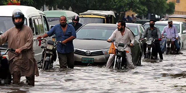 Pakistan’da şiddetli yağışlarda ölü sayısı 14’e yükseldi