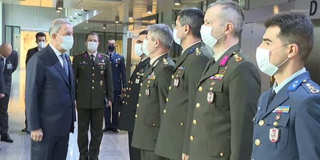 Bakan Akar, Brüksel’deki NATO Karargahı’na geldi