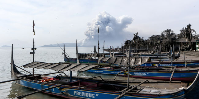 Filipinler’de Taal Yanardağı hala aktif