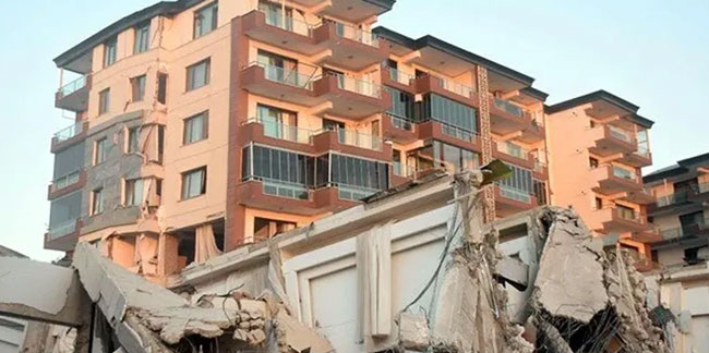 Müteahhit ''Depremde dışarı çıkmayın'' dedi; 2 blok yıkıldı!