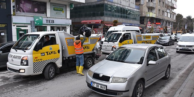 Tatvan’da çöp taksiler görev başında