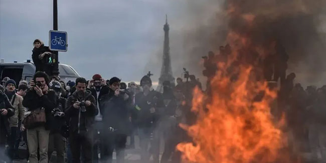 Fransa'da 'mezarda emeklilik' isyanı: Paris'te 120 gözaltı