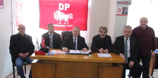 Demokrat Parti Akçaabat İlçe kongresi yapıldı: Karabacak güven tazeledi