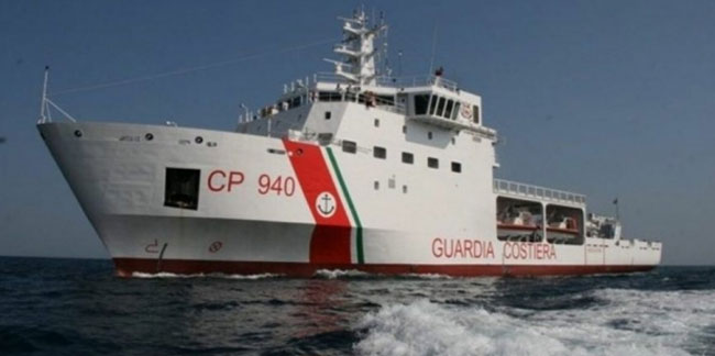 Zor durumdaki 296 düzensiz göçmen İtalya Sahil Güvenliği tarafından kurtarıldı