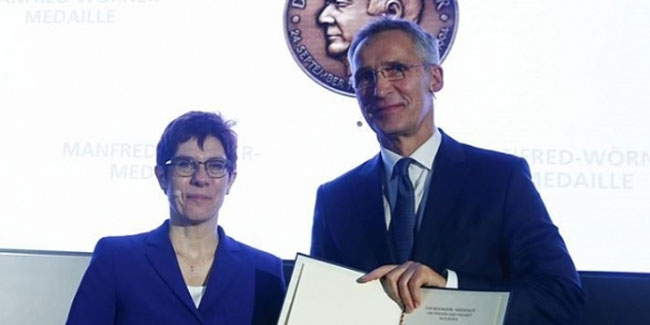 Almanya'dan NATO Genel Sekreteri Stoltenberg'e madalya