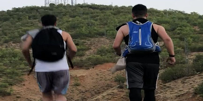 Bingöl’de 2 arkadaş farkındalık için 64 kilometre yürüdü