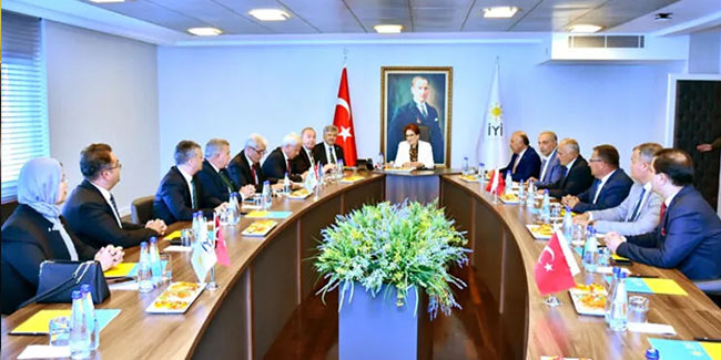 Akşener, partisinin belediye başkanlarıyla görüştü