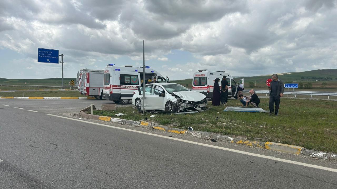 Sivas'ta korkutan kaza: 11 yaralı
