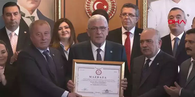 İYİ Parti Genel Başkanı Müsavat Dervişoğlu, mazbatasını aldı