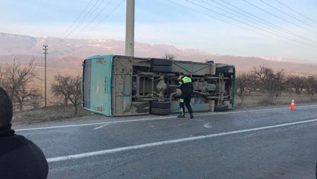 Öğrenci servisi kaza yaptı: 3’ü 17 yaralı