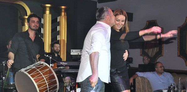 Pınar Altuğ sahneye çıktı