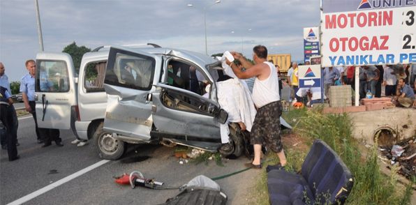 Ünye'de trafik kazası 4 ölü, 1 yaralı