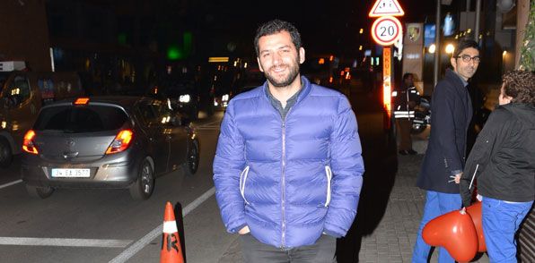 Murat sokakta poz vermiyor