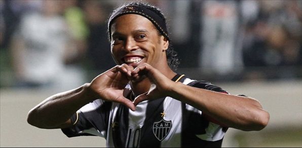 Ronaldinho imzayı attı!