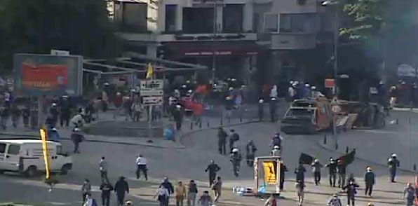 Polis Taksim'e girdi