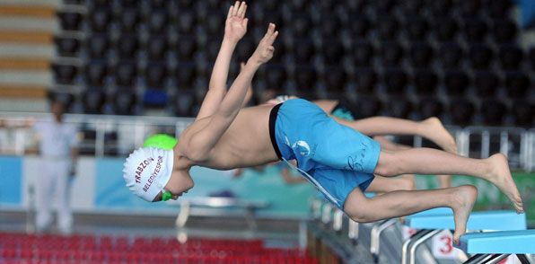 Mehmet Akif Ersoy'da yüzme heyecanı