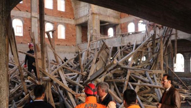 Cami inşaatı çöktü 9 kişi ölü