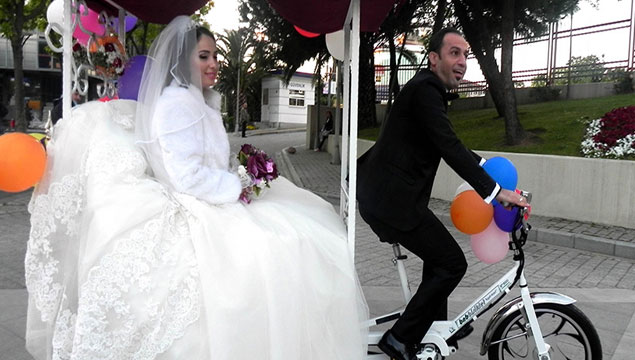 Beyaz bisikletli prensiyle evlendi