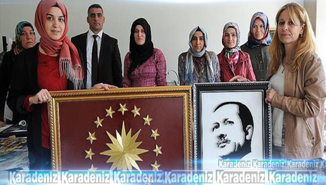 Tel ve çivi kullanarak Erdoğan'ın portresini yaptı
