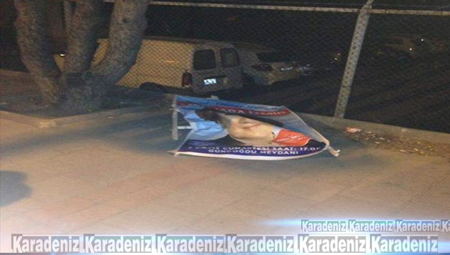 Akşener’in pankart ve afişleri parçalandı