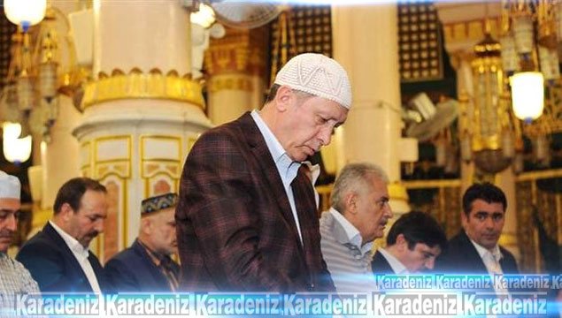 Erdoğan camide Kur'an-ı Kerim okudu!