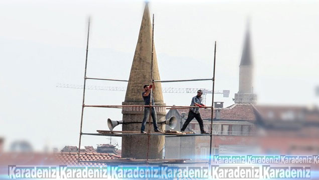 Minarede çalışan işçilerin ölümle dansı