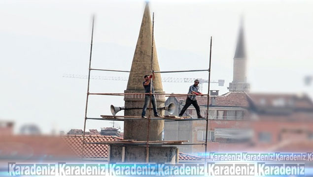 Minarede çalışan işçilerin ölümle dansı