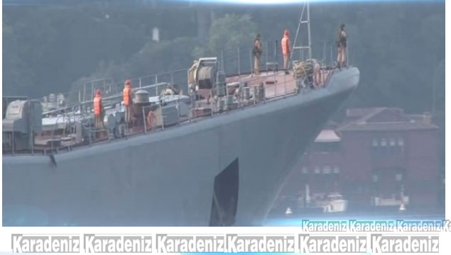 Rus gemisinde silahlı askerler!