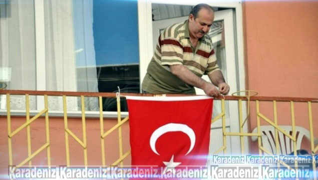Bayrak asan amca: Salih Tahtalıoğlu