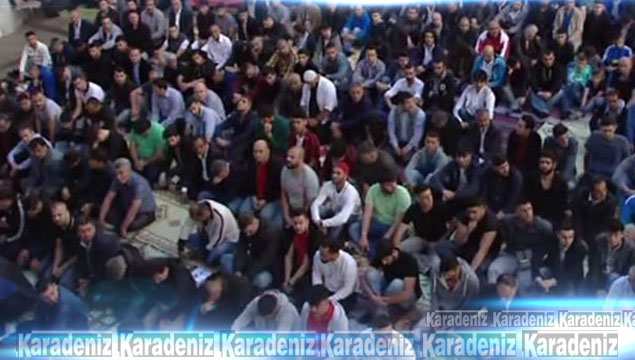 Almanya’daki Türkler camilere akın etti