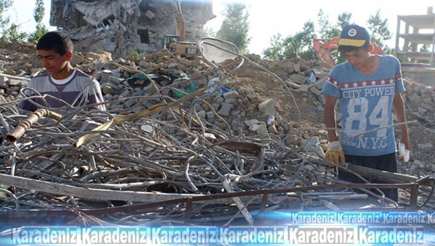 Yüksekova’daki enkaz yığını