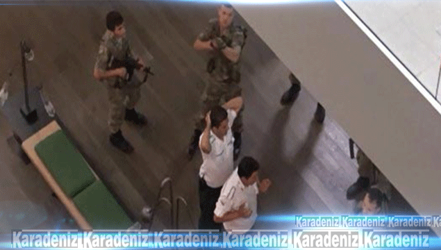 Askerler CNN Türk binasına girdi