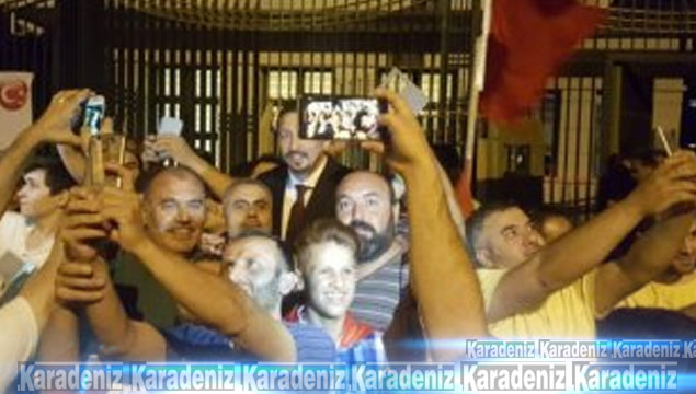 Hidayet Türkoğlu Demokrasi Nöbeti'nde