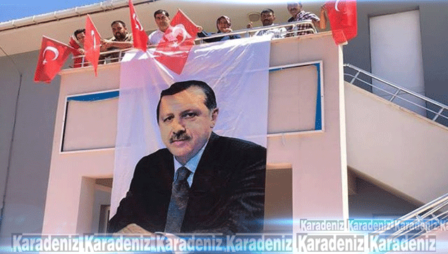 Tabelalar kırıldı, Erdoğan posteri asıldı