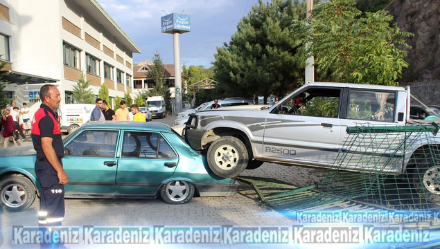 Gümüşhane’de trafik kazası: 3 yaralı 
