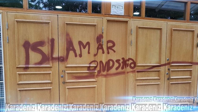 İsveç'te camiye İslamofobik saldırı