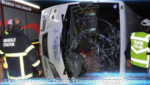Trabzon plakalı araç kaza yaptı:15 yaralı