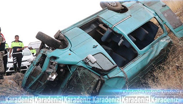 Minibüs şarampole devrildi: 2 ölü, 12 yaralı