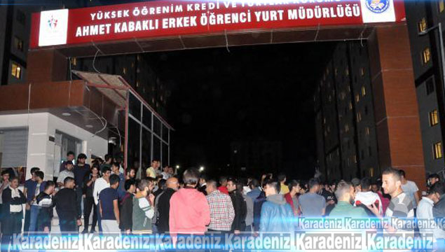 Öğrenciler yurt yönetimi protesto etti