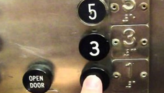 Engelli asansöründe fuhuş