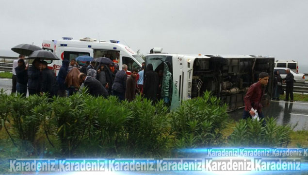 Rize'de yolcu midibüsü devrildi: 27 yaralı!