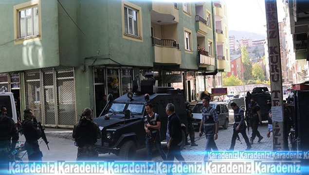 Hakkari'de HDP ve DBP binalarına baskın!