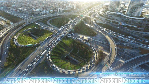 Mahmutbey kavşağında trafik felç