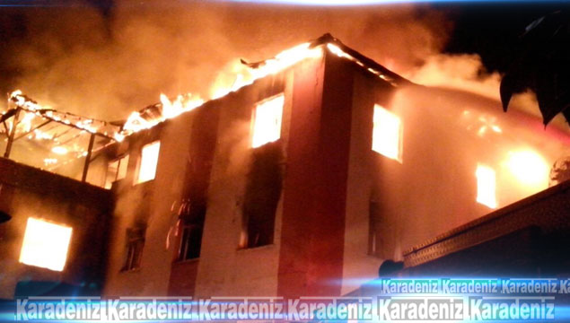 Adana'da öğrenci yurdunda yangın